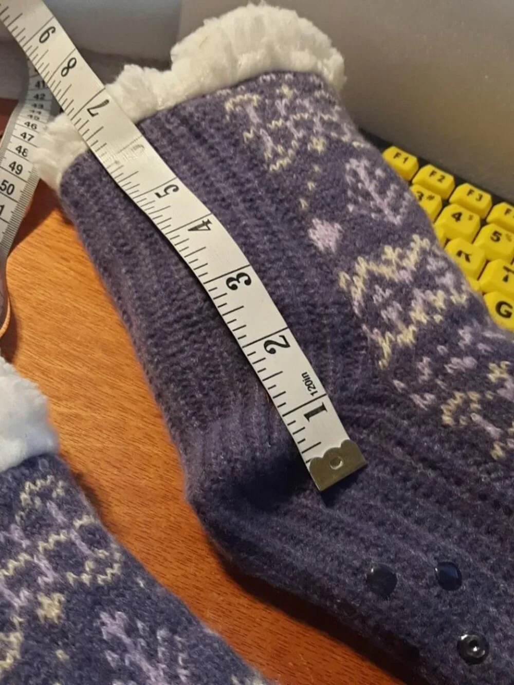 NEW ! Men Fuzzy Slipper Socks With Grippers Sherpa Lined House Shoe Light Purple